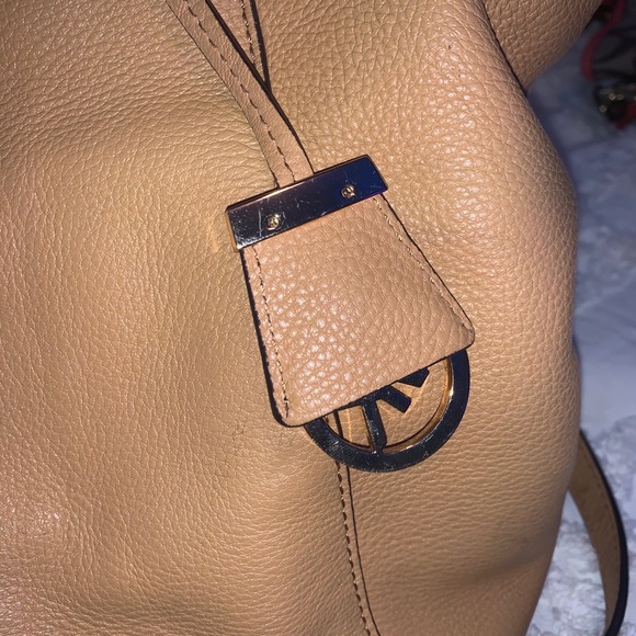 Micheal Kors Purse - Picture 3 of 7